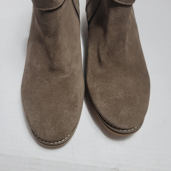 Blondo Waterproof Suede Tan Buckle Zip Booties 9.5 EUC - Picture 4 of 10